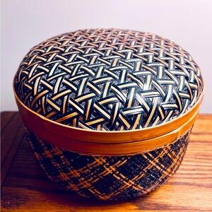 Handmade Artisan Navy & Caramel Color Woven Basket w/Lid 8” Dia. 5.5” High NEW